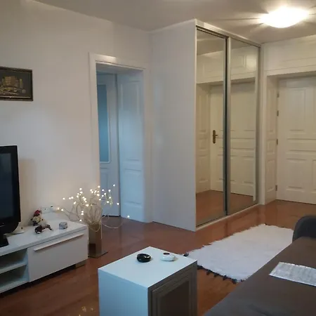 Main Street Apartman *