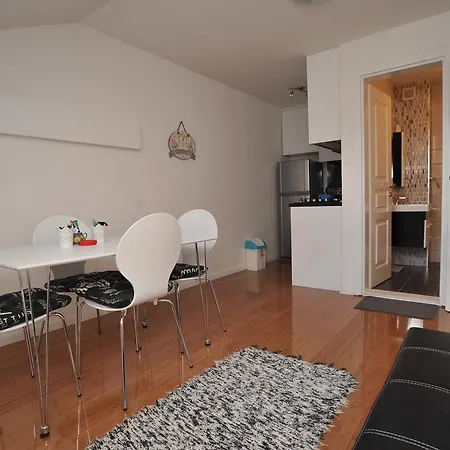 Apartment Main Street *