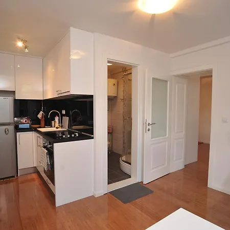 Main Street Apartman *